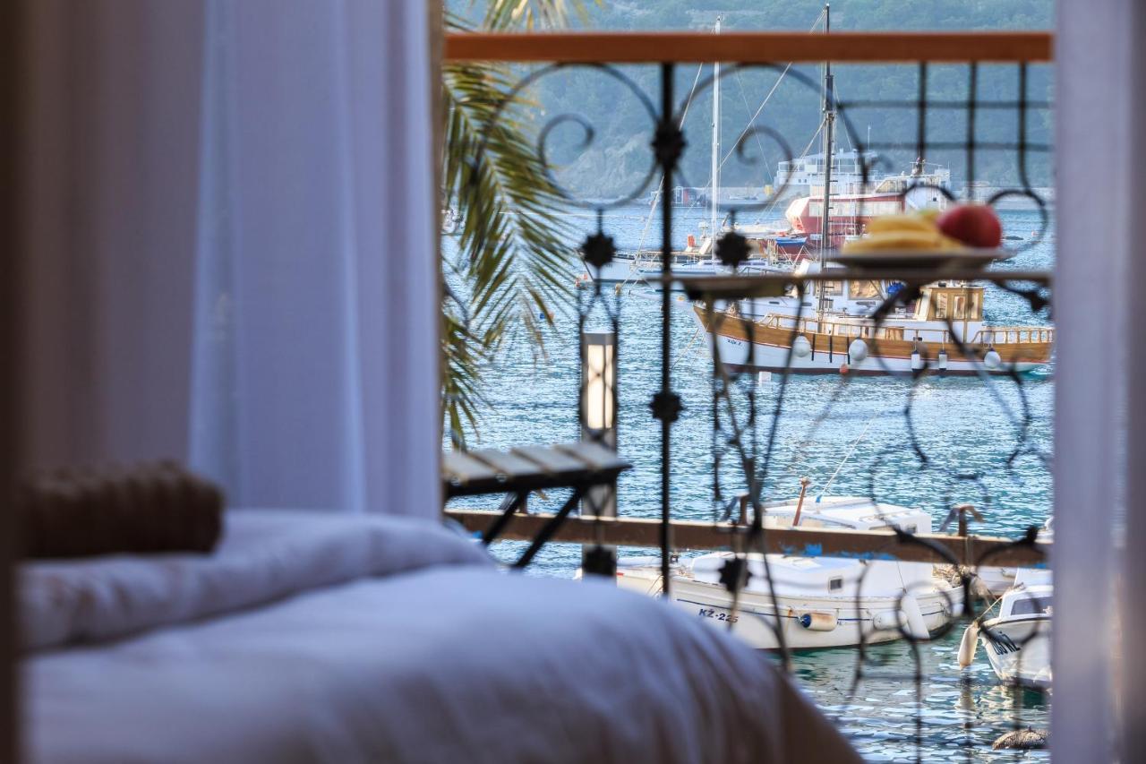 Seafront Rooms Koluna Komiža Esterno foto