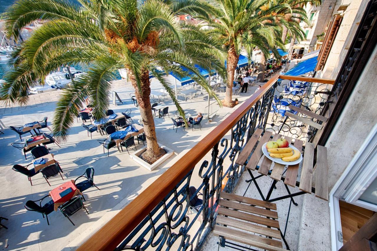Seafront Rooms Koluna Komiža Esterno foto