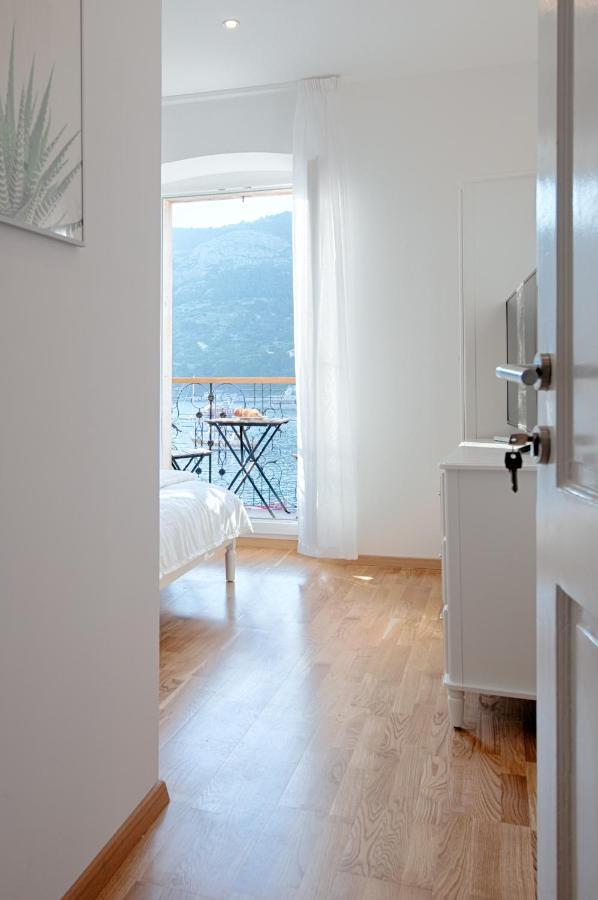 Seafront Rooms Koluna Komiža Esterno foto