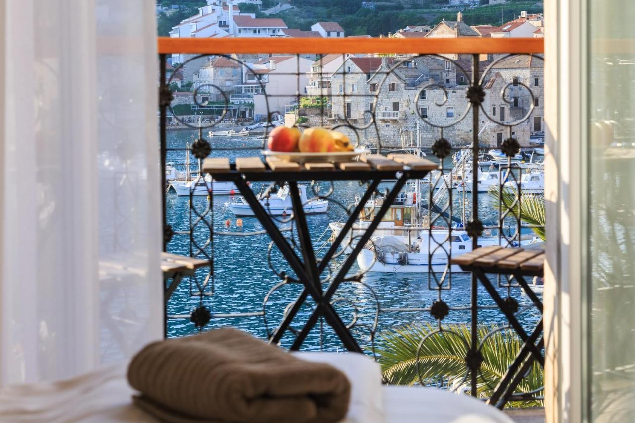 Seafront Rooms Koluna Komiža Esterno foto