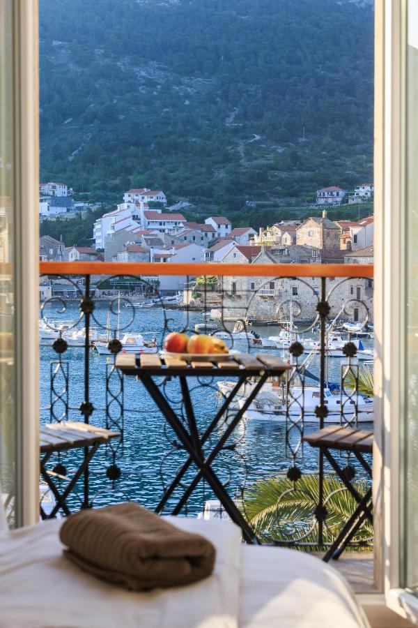 Seafront Rooms Koluna Komiža Esterno foto