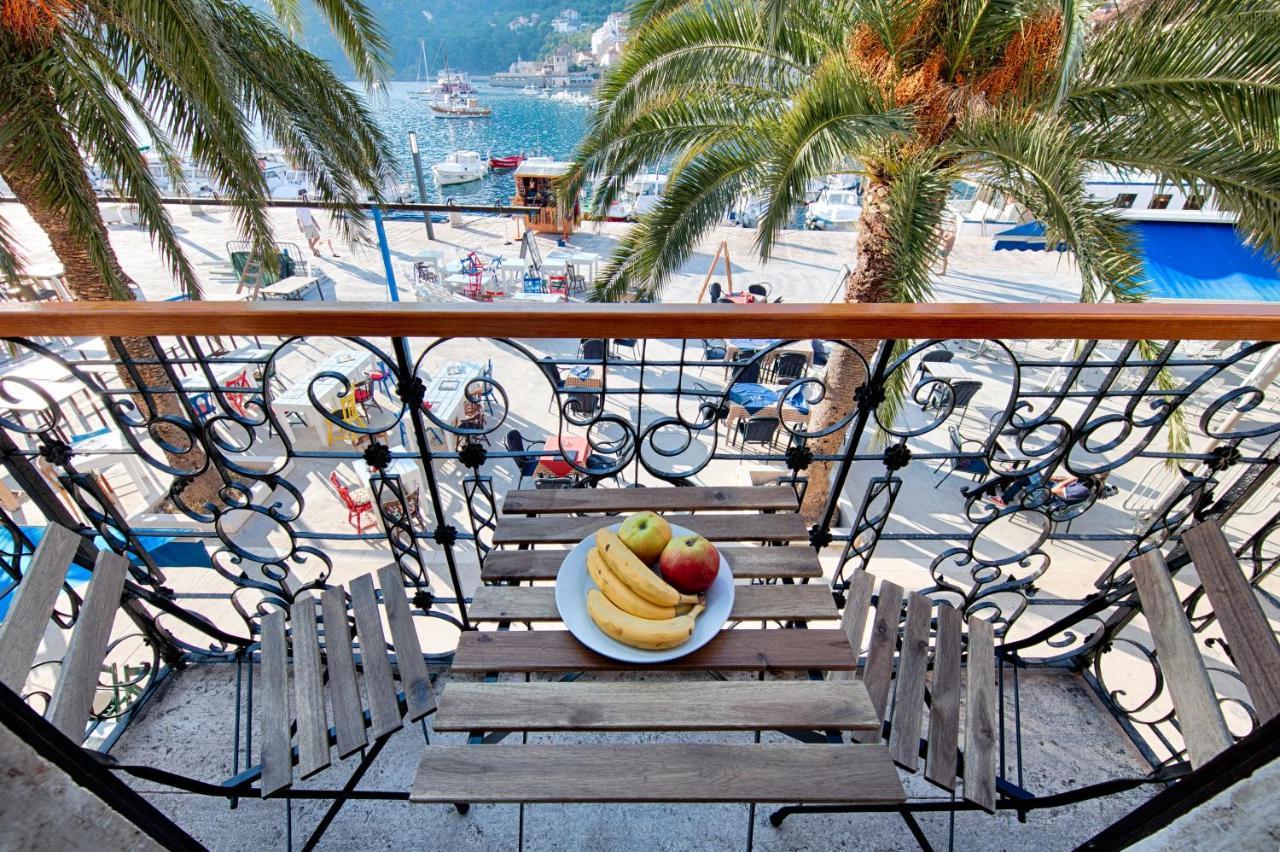 Seafront Rooms Koluna Komiža Esterno foto