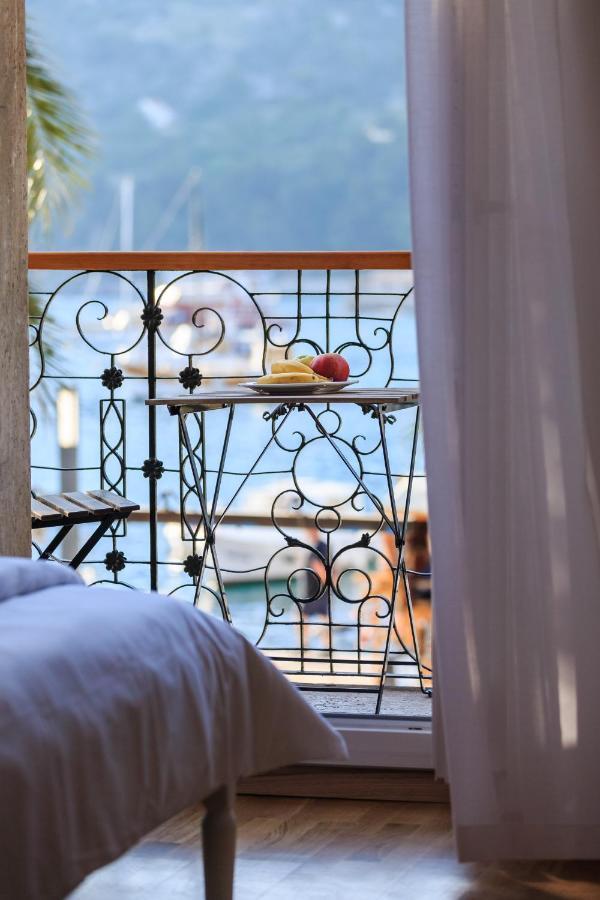 Seafront Rooms Koluna Komiža Esterno foto