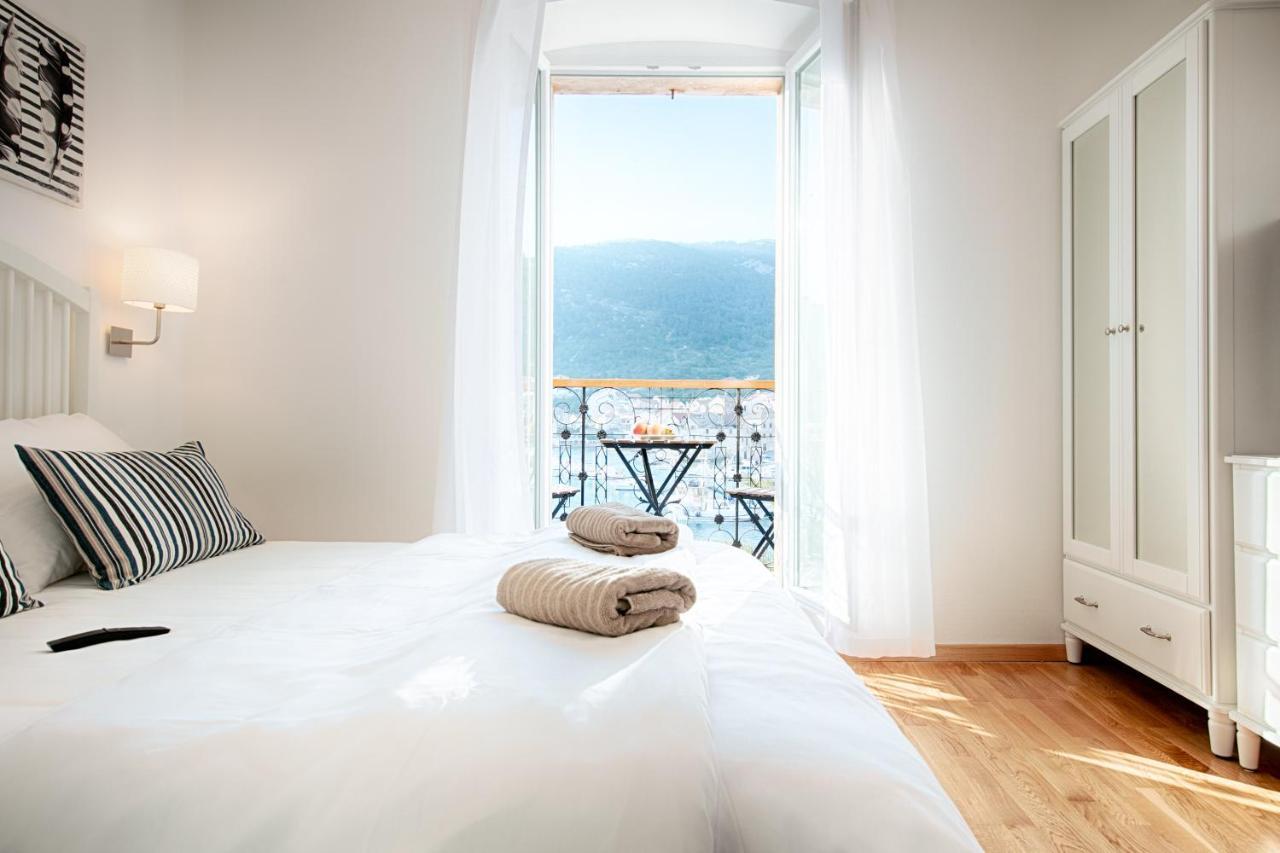 Seafront Rooms Koluna Komiža Esterno foto
